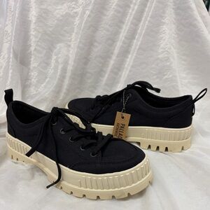 Palladium Black Lace-Up Boots with Cream Soles Unisex Sz M7  Sz W8.5
